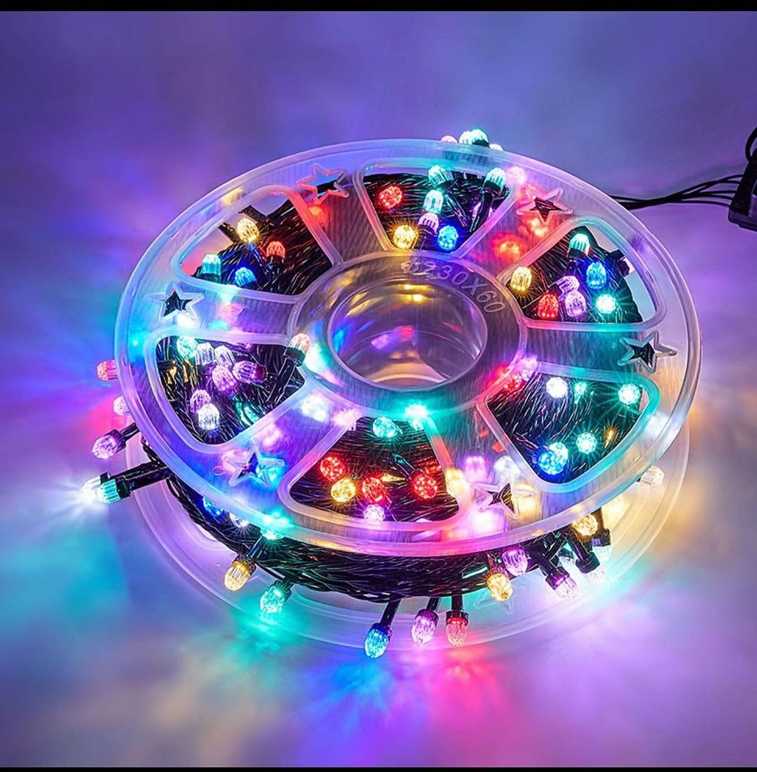 Instalație LED 30M Multicolor - Jocuri de Lumini pentru Crăciun și Petreceri