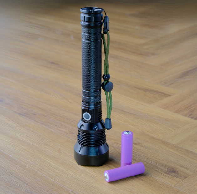 Lanternă LED Tactică 2000LM, USB, Zoom, Rezistenta la Apă