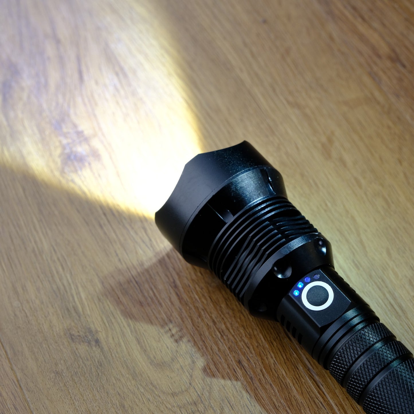 Lanternă LED Tactică 2000LM, USB, Zoom, Rezistenta la Apă