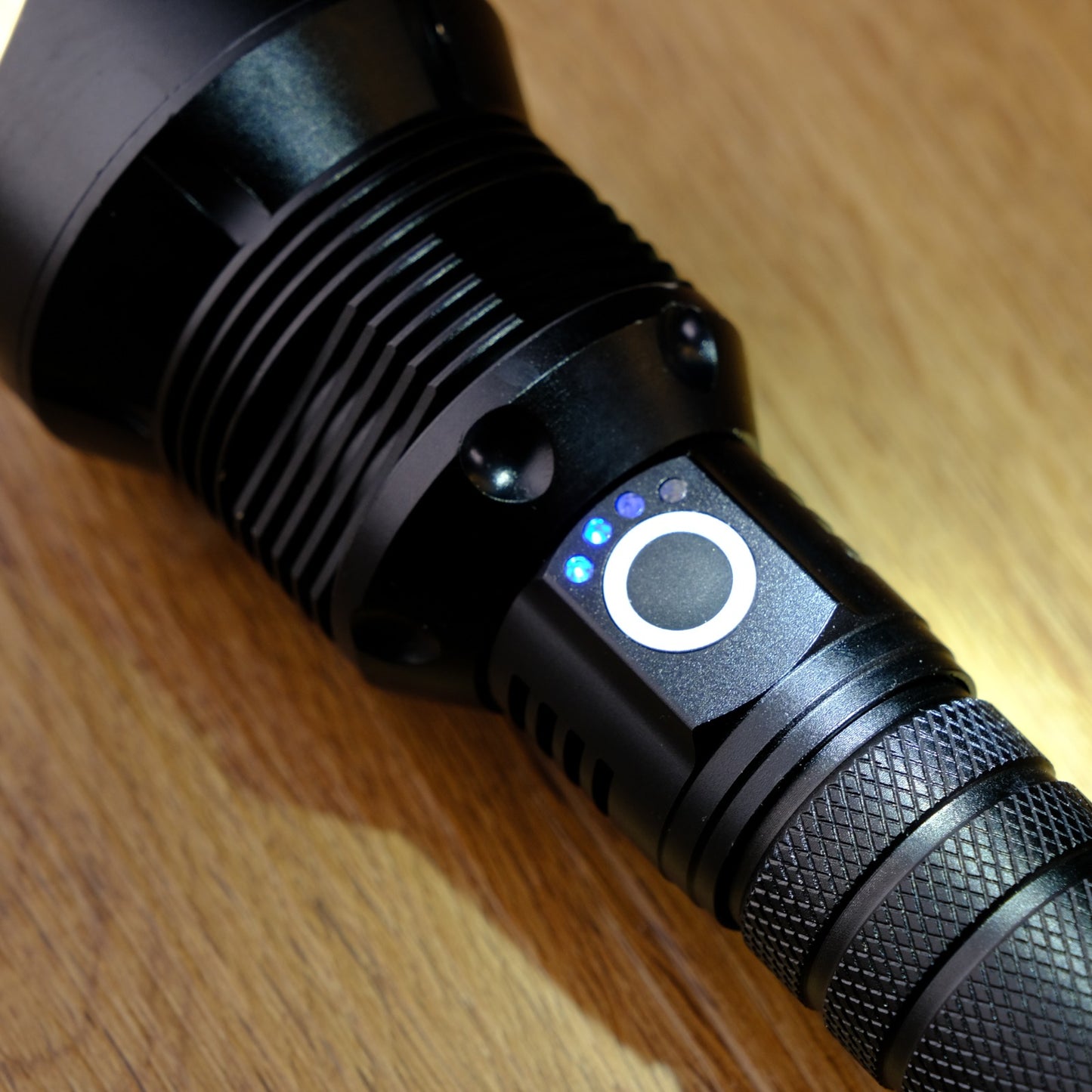 Lanternă LED Tactică 2000LM, USB, Zoom, Rezistenta la Apă