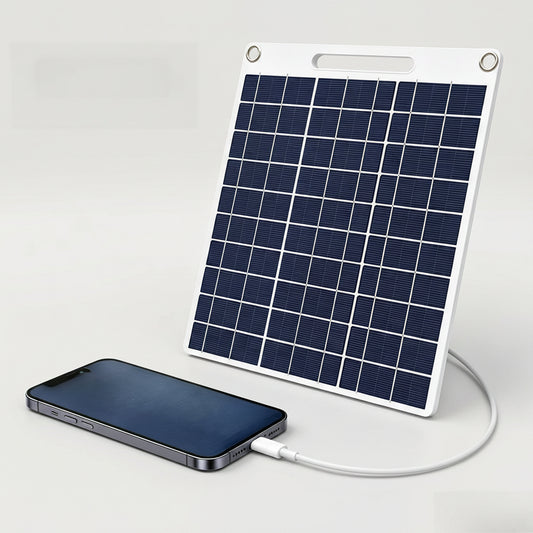 Panou solar care încarcă un telefon